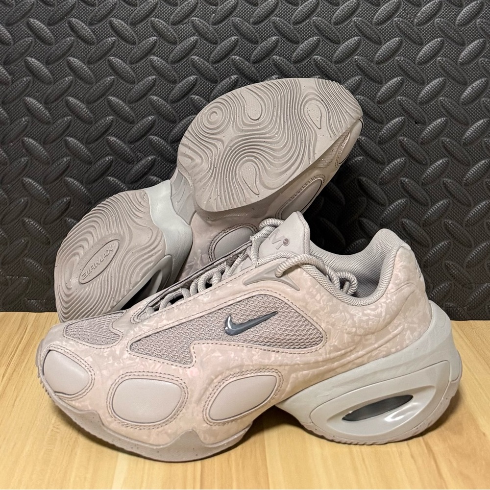 New Nike Air Max Muse College Grey Sneakers HM0750-001‎ Womens Size 7